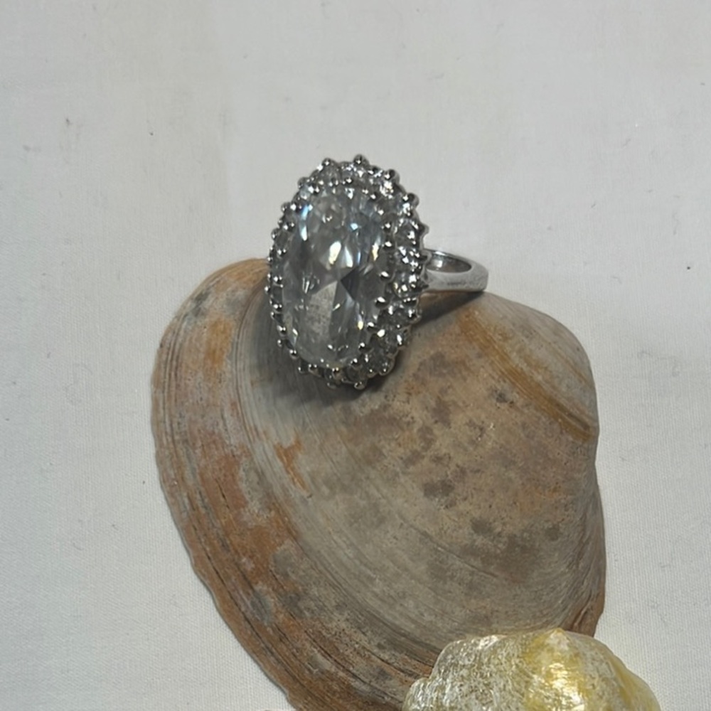 Elegant Silver Gemstone Ring - Picture 2 of 3